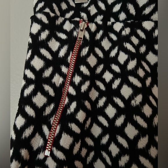 Le Lis Women's A-Line Skirt W/Zip Pockets Size L - Picture 3 of 9